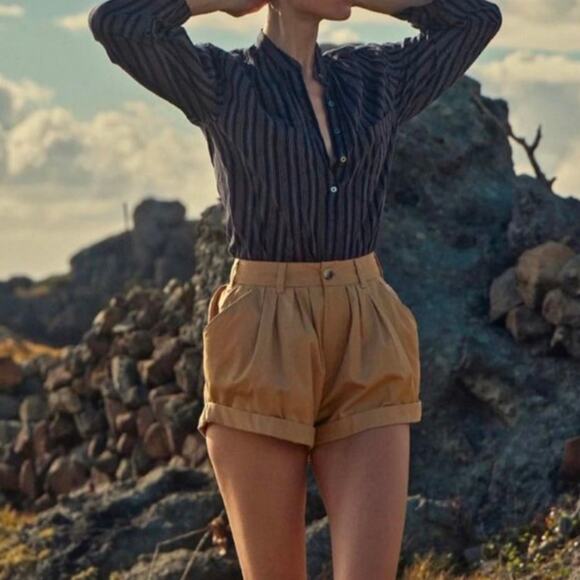 Doen Pants - Doen High-Waist Pleated Shorts in Camel